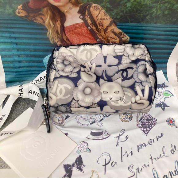 ☆ Cute ☆ CHANEL ☆ Floral cat design ☆ Pouch - Picture 1 of 11